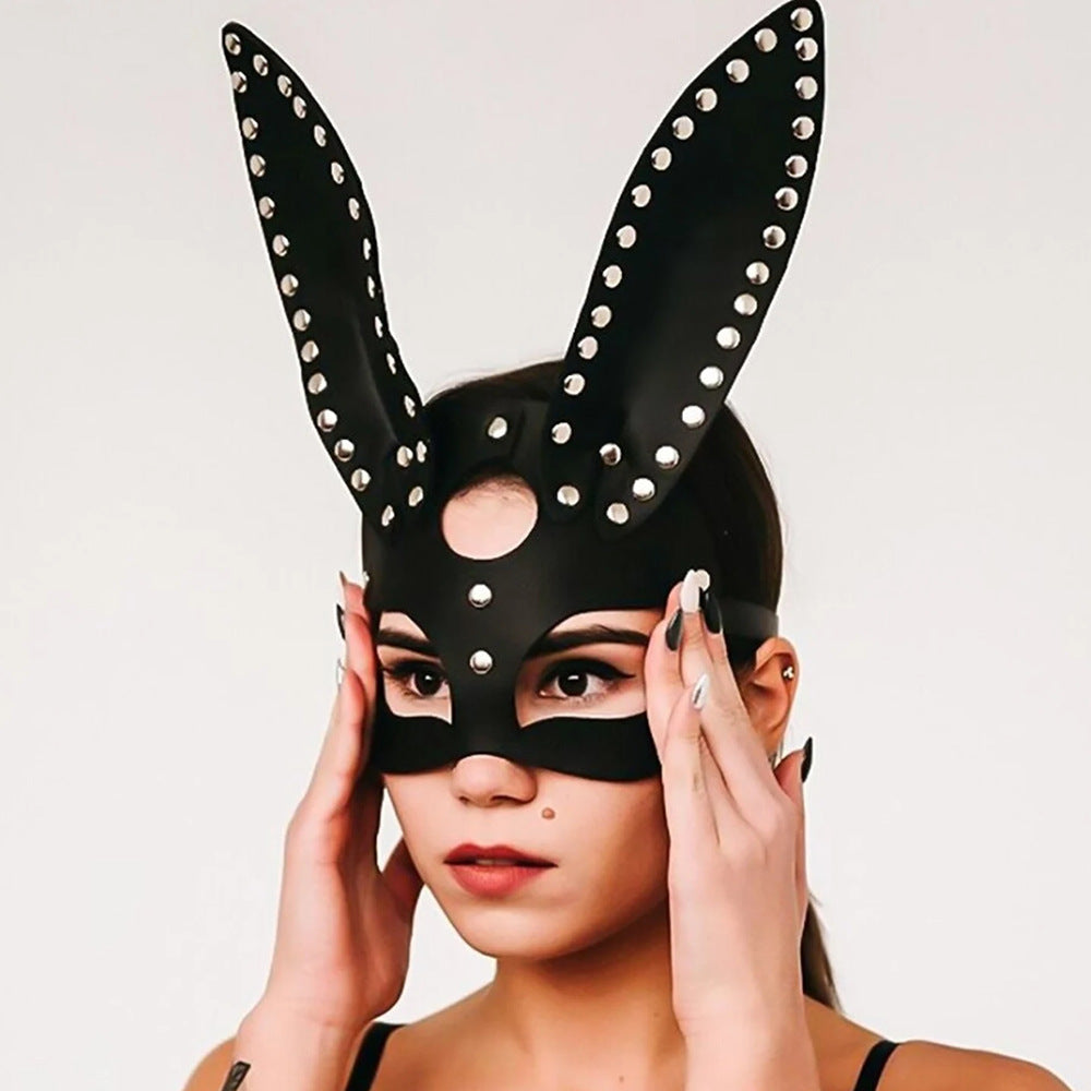 Kvindelig minimalistisk kreativ hjemmelegetøj læderansigtsmaske