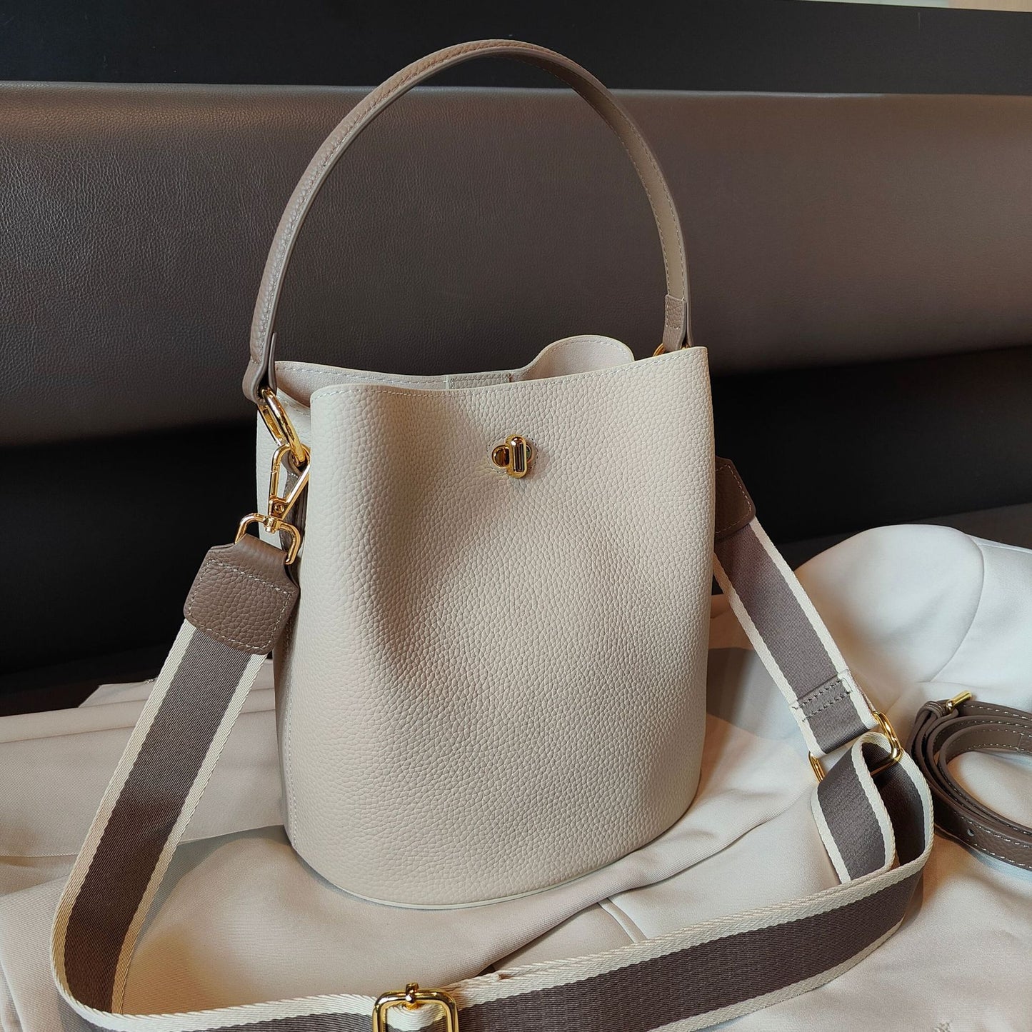 Versatile Single Shoulder Crossbody Bag Large Capacity