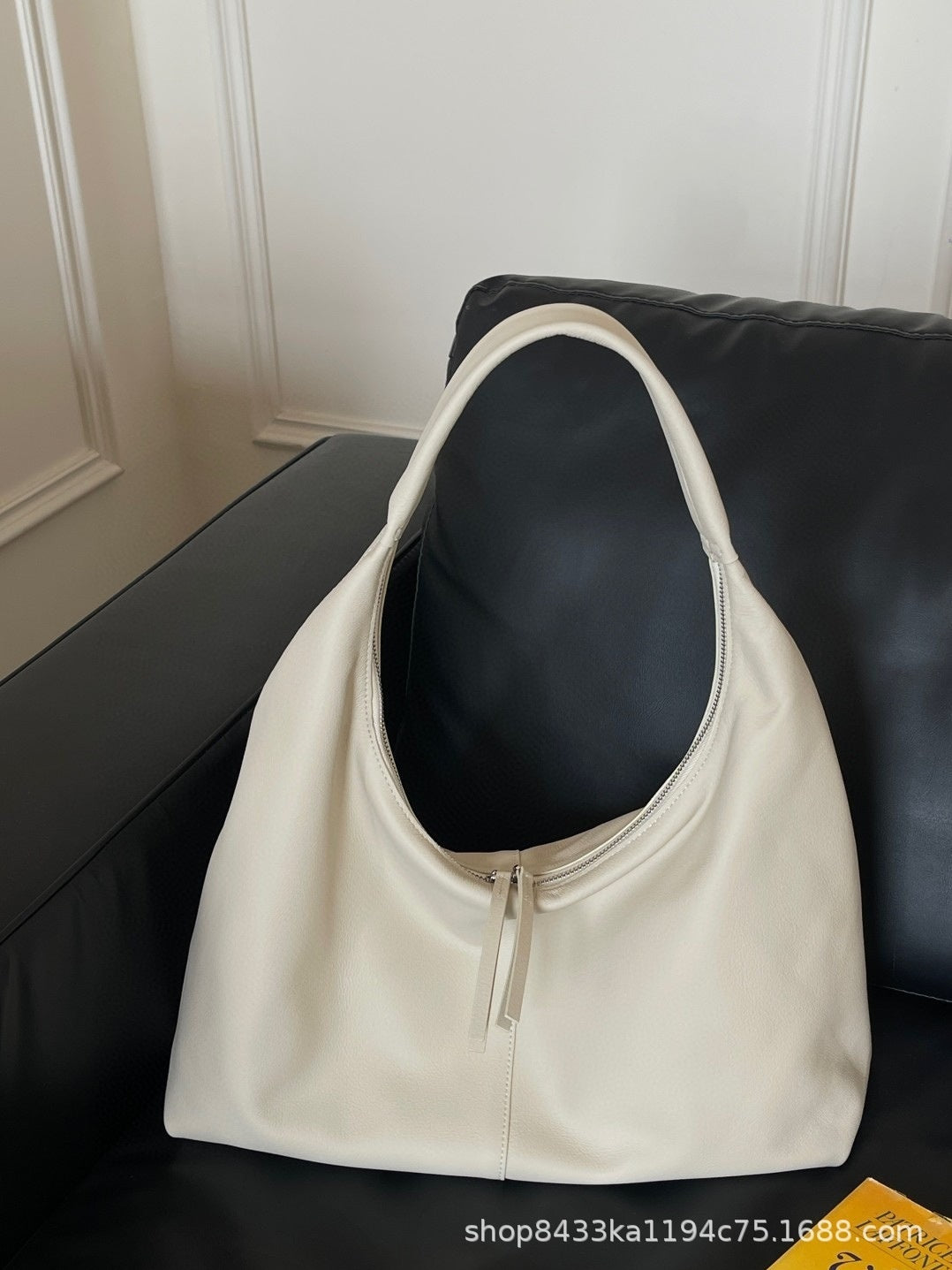 High-grade Large Capacity Crescent Shoulder Underarm Bag