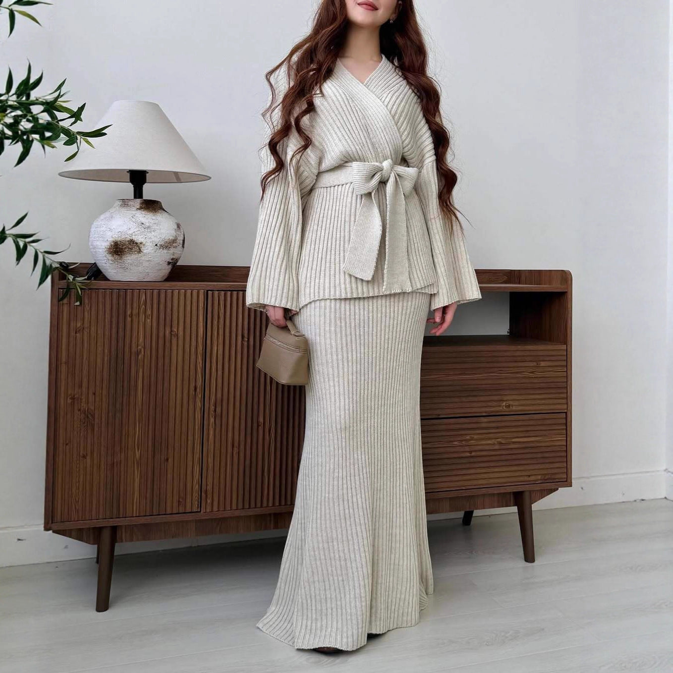 New V-neck Ribbed Sweater Knit Wrap Dress With A Straight Skirt And A Bow Tie