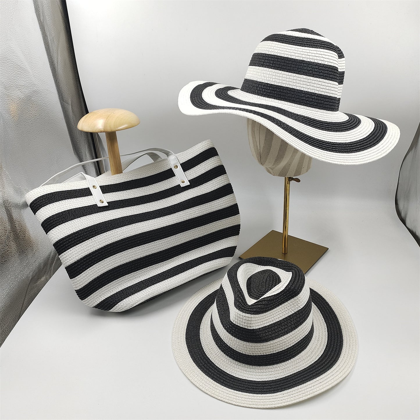 Outdoor Breathable Sun Shade Can Be Folded Large Eaves Striped Straw Hat