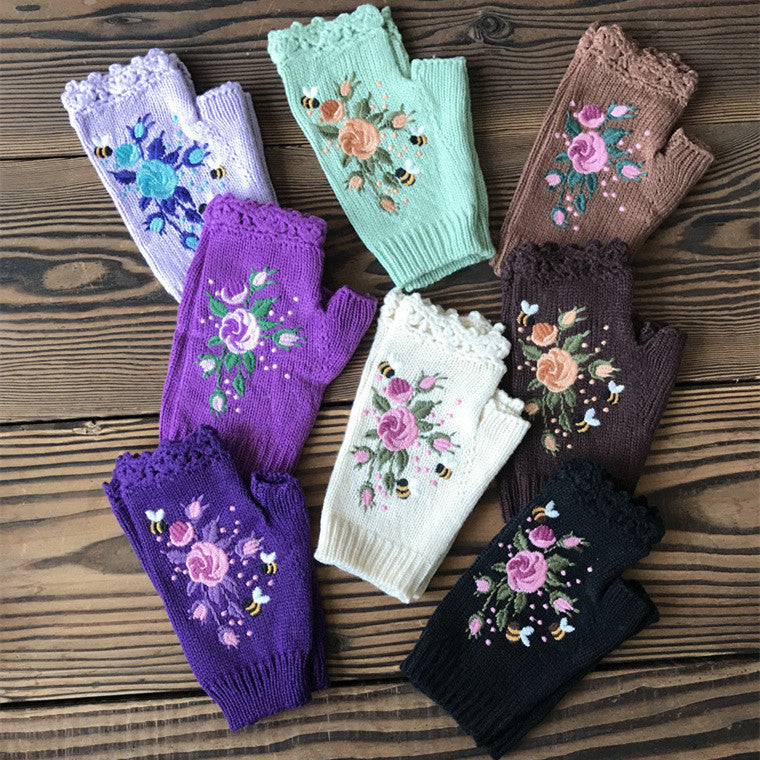 Broderede damevarme handsker bi blomsterstrik