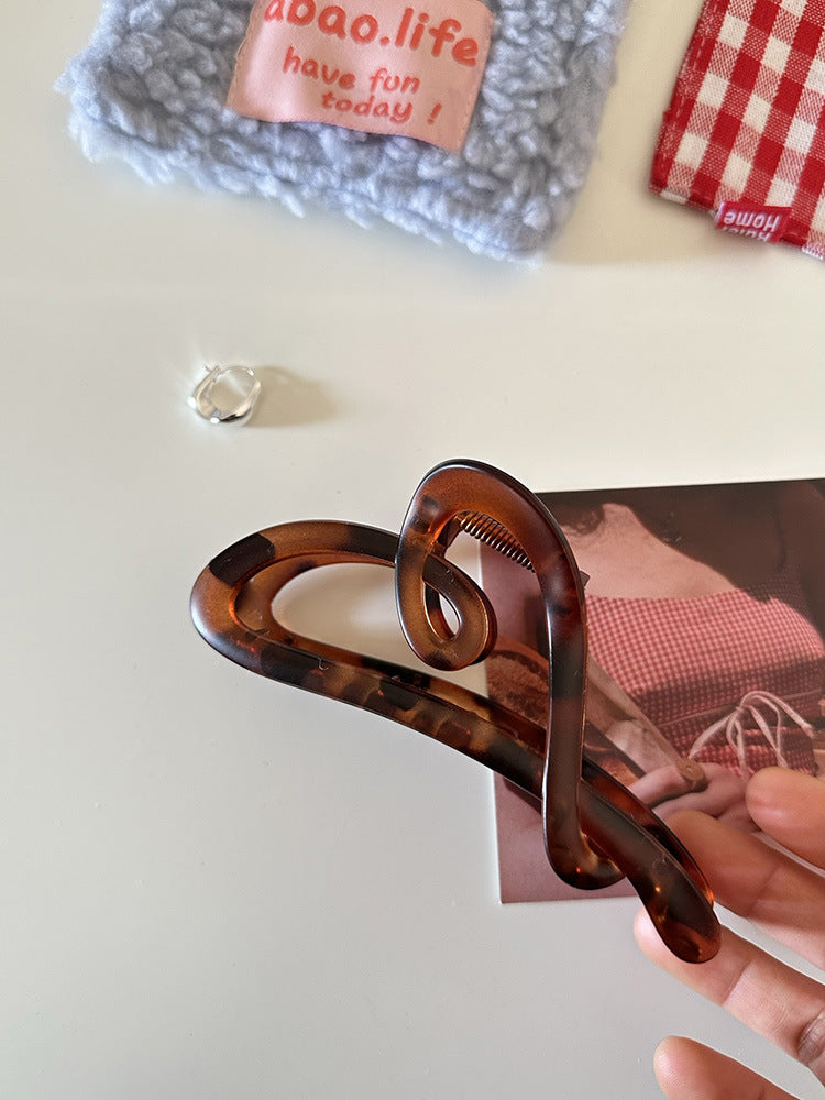 Elegant Matte Black Heart-shaped Hair Clip For The Back Of The Head
