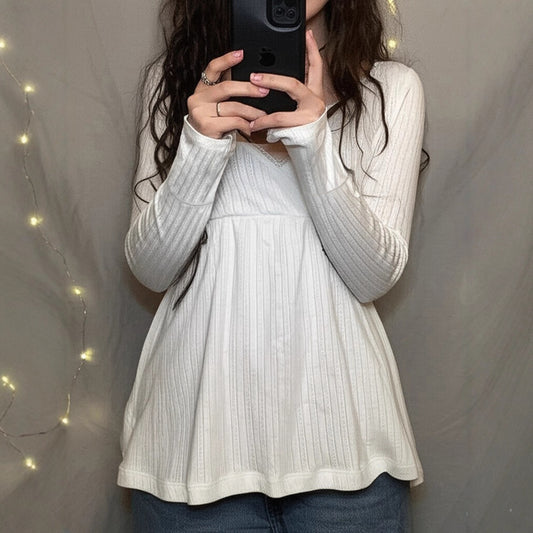 Figure-flattering V-neck Lace-panel Long Sleeves