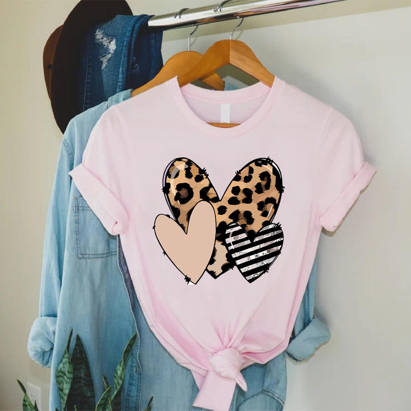 Leopard-Print Heart-Shaped Valentines Day Design, Loose-Fit, Fashionable, Casual Short-Sleeve Top