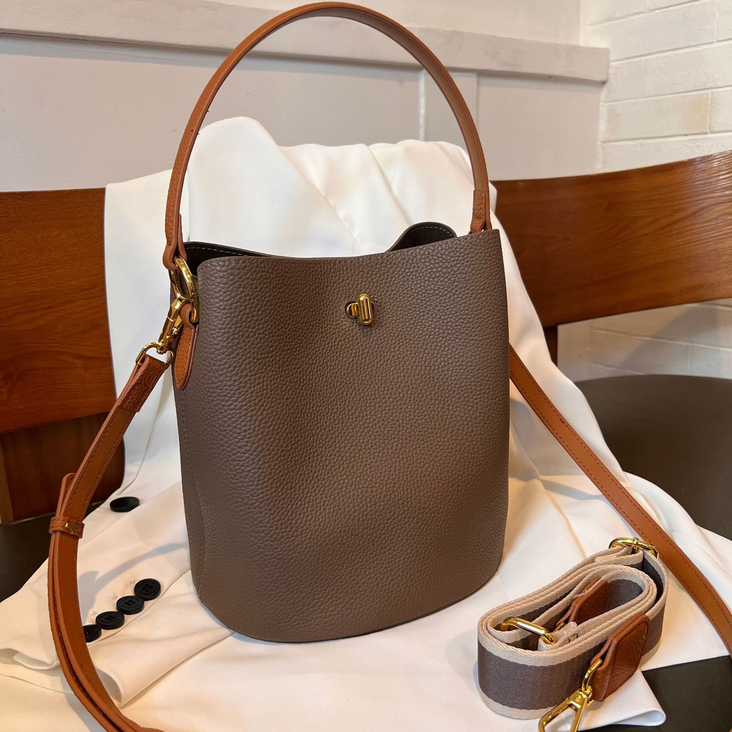 Versatile Single Shoulder Crossbody Bag Large Capacity