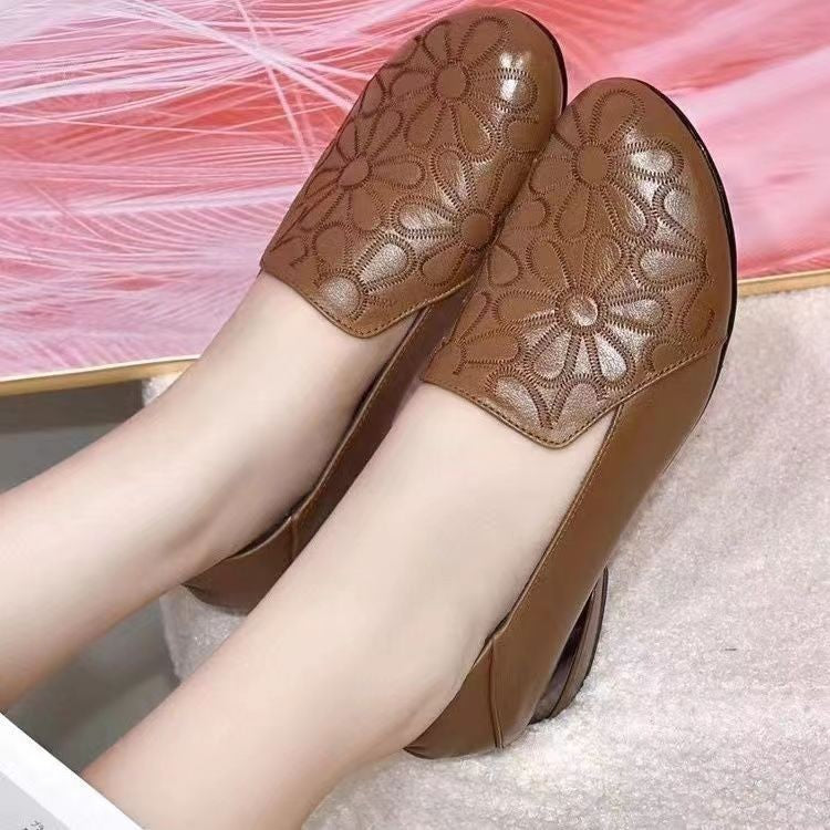 Women's Soft Leather Embroidered Retro Shallow Mouth Round Toe Shoes