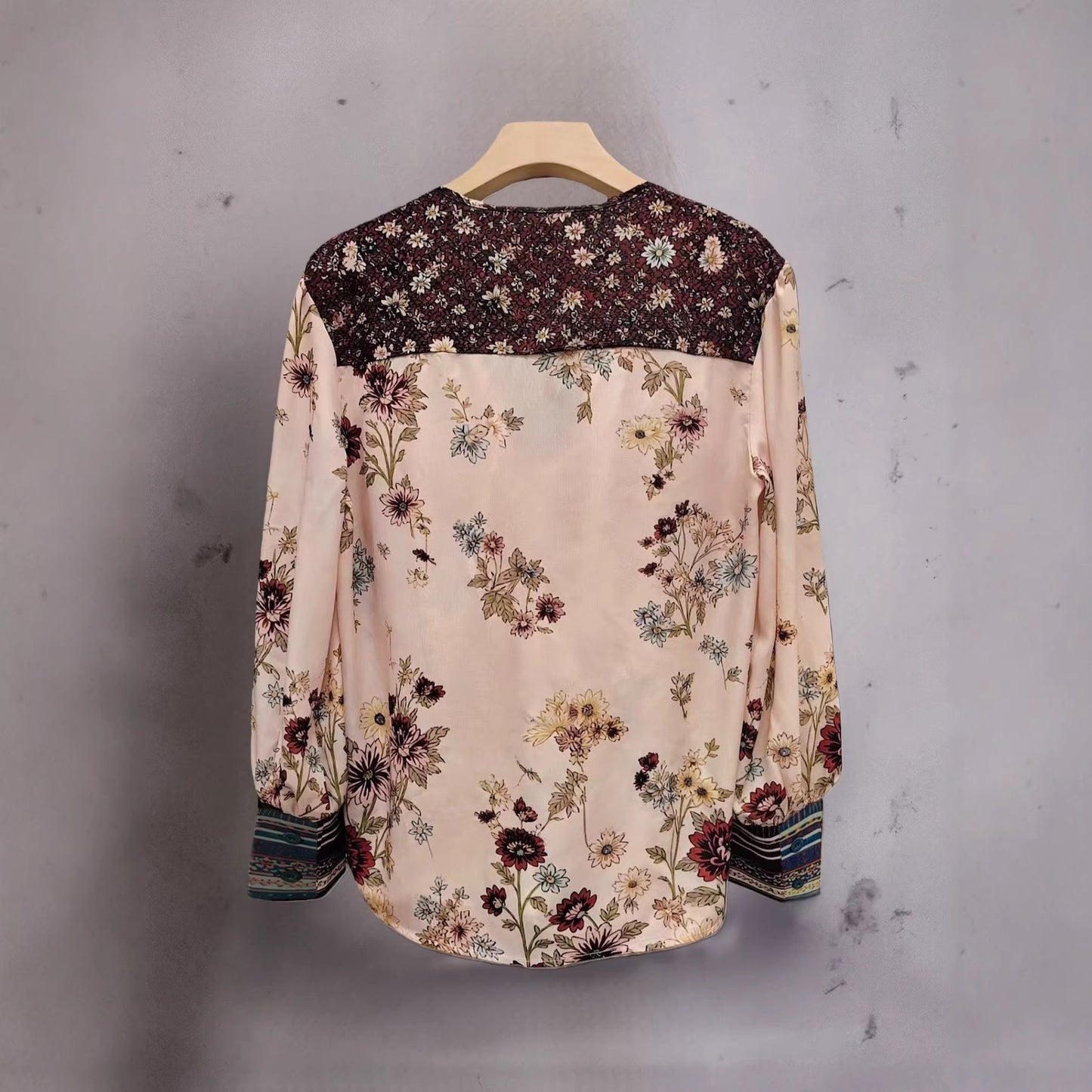 V-Neck Lace-Patchwork Long-Sleeve Floral Print Womens T-Shirt