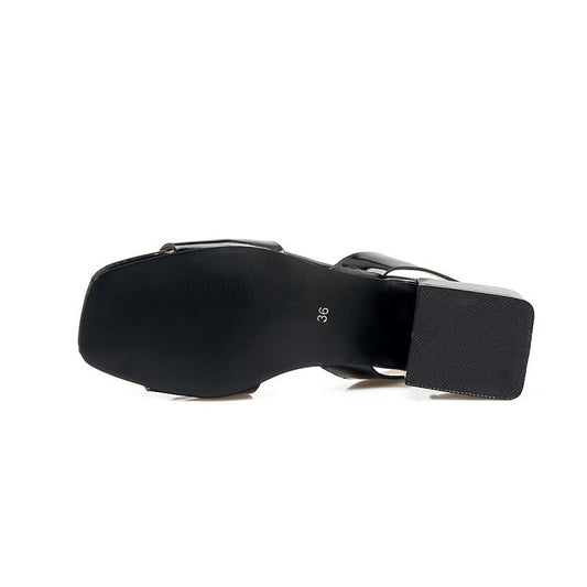 Store dekorative sandaler med runde eller firkantede design