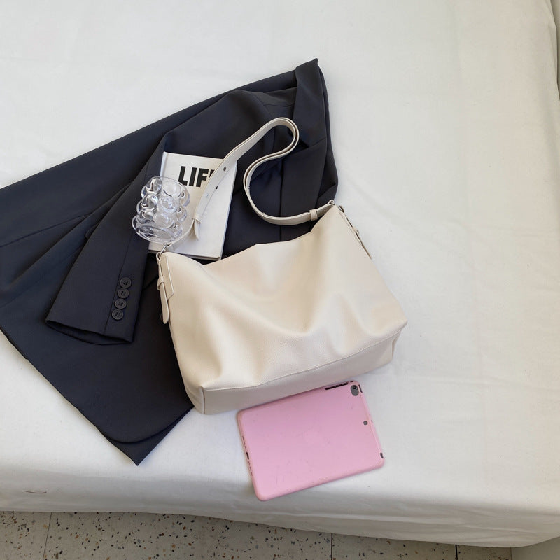 Crossbodytaske med brede stropper til kvinder – avanceret design med stor kapacitet