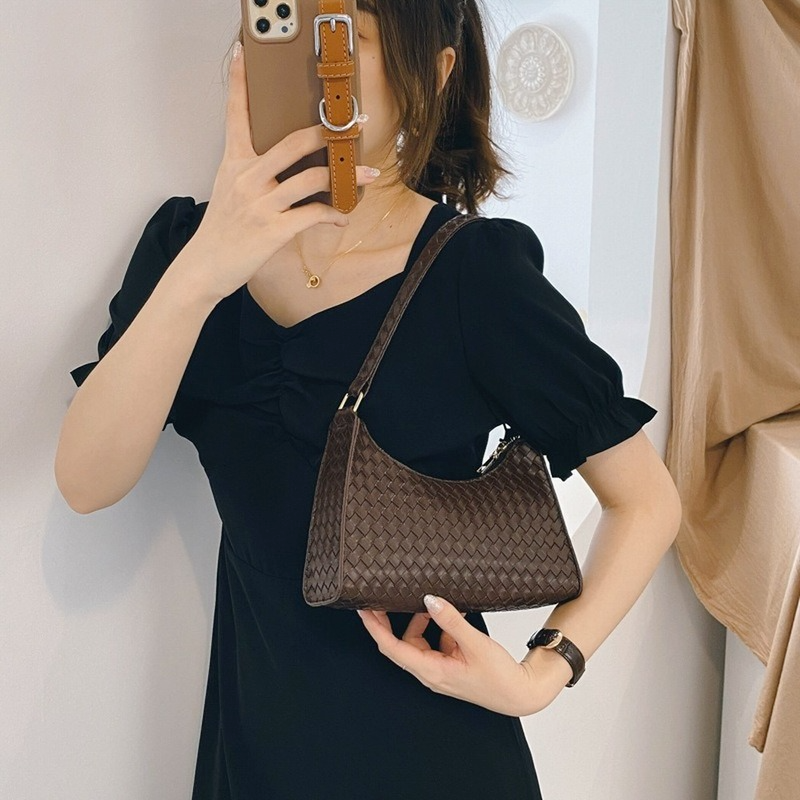 Net Red One Shoulder Portable Retro Small Bag