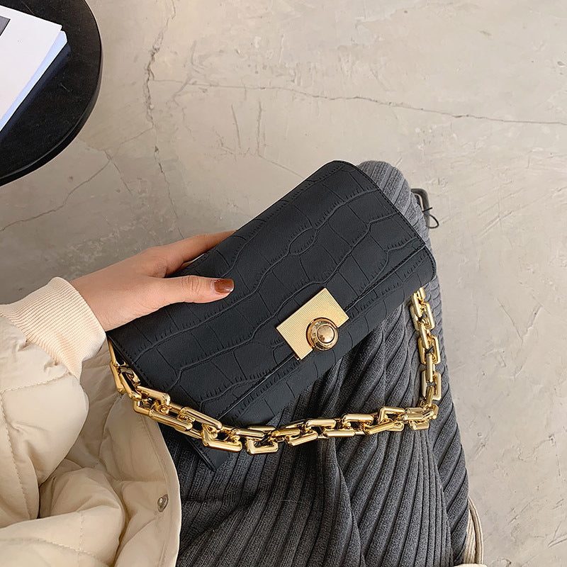 The New Thick Chain Underarm Bag Is Simple