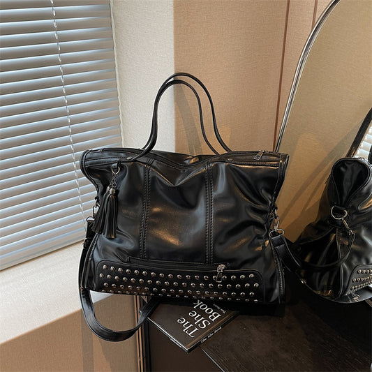 Women's New Fashion Rivet Large Capacity Portable Messenger Bag