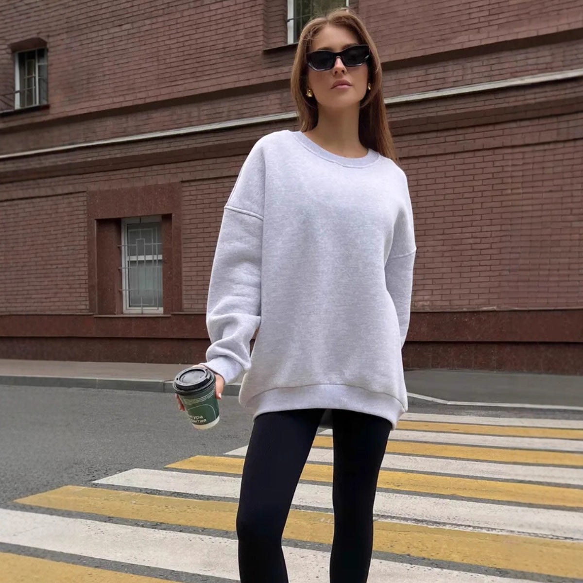 Moderigtig afslappet retro ensfarvet tyk sweatshirt med rund hals