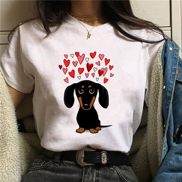 Dame T-shirt med print af gravhund - Min personlige stalker - Sommer