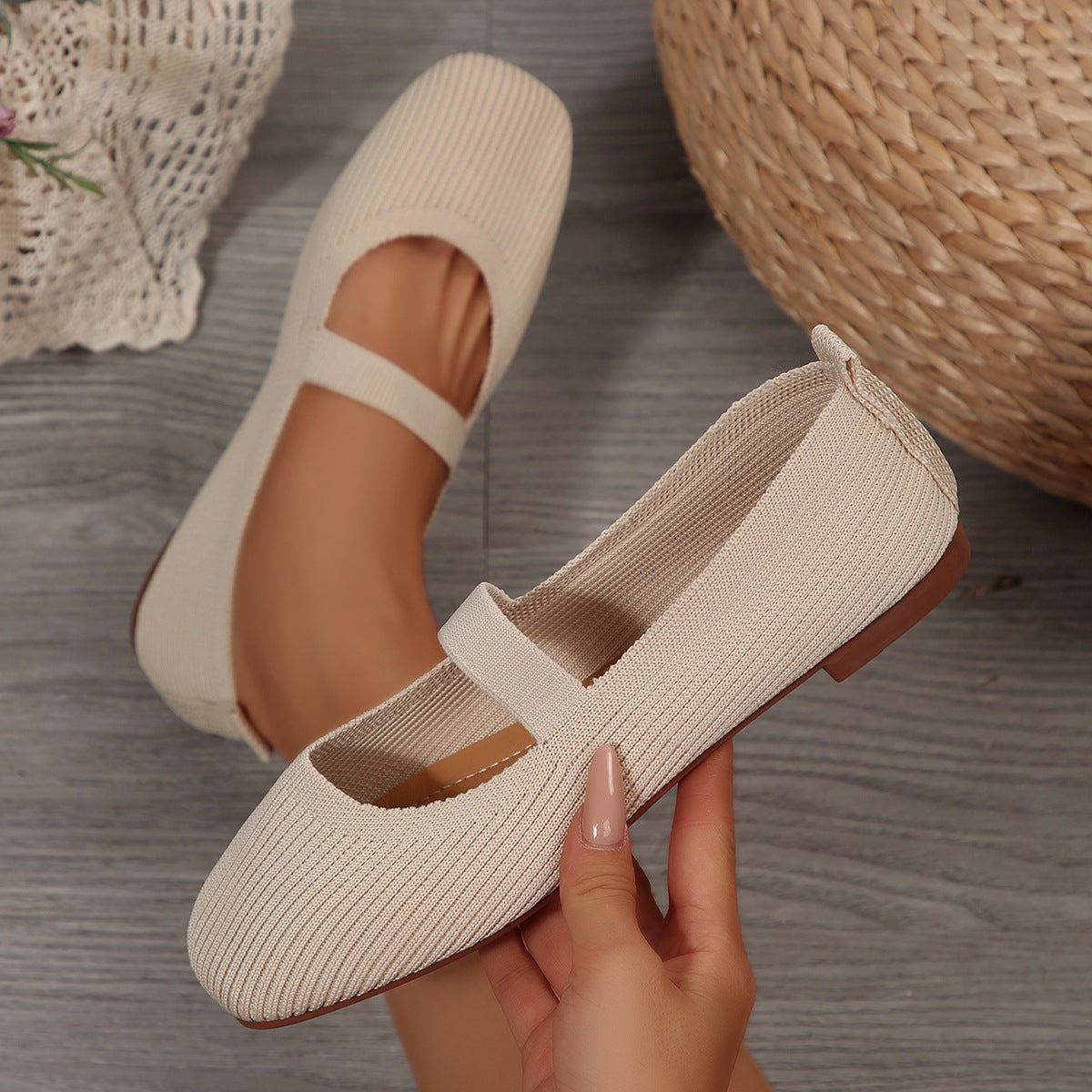 Womens Lightweight Breathable Knit Mesh Flats With A Low-cut Design