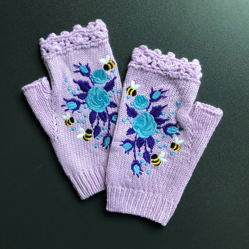 Broderede damevarme handsker bi blomsterstrik