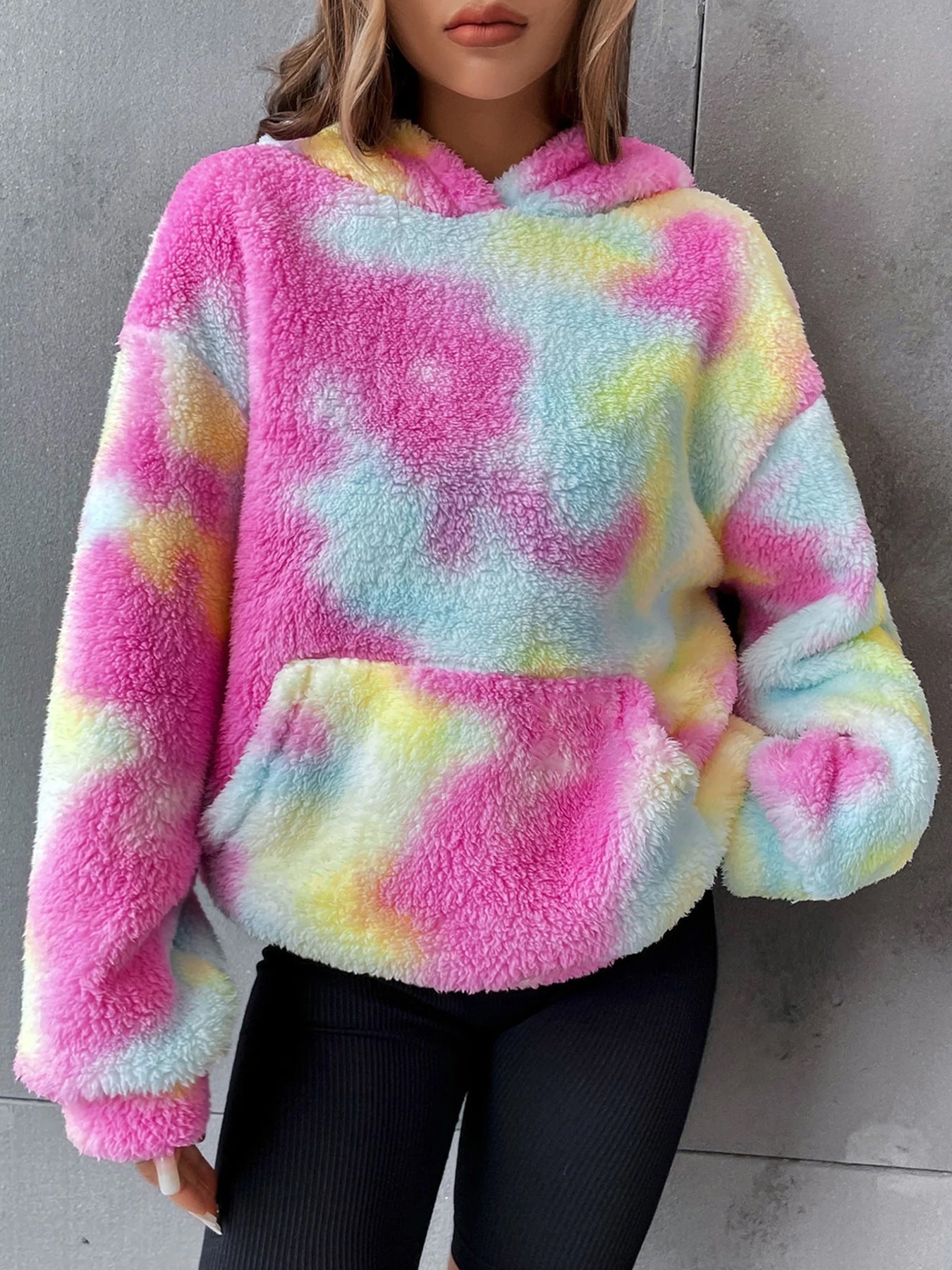 Alsidig tie-dye-farvet hættetrøje med lomme og plysfor