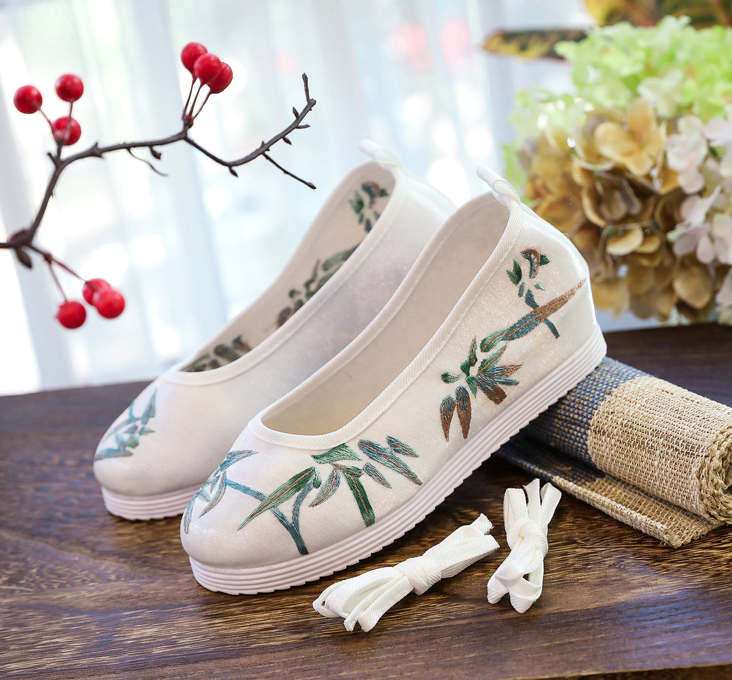 Spring And Autumn Antique Student Embroidered Cotton Shoes