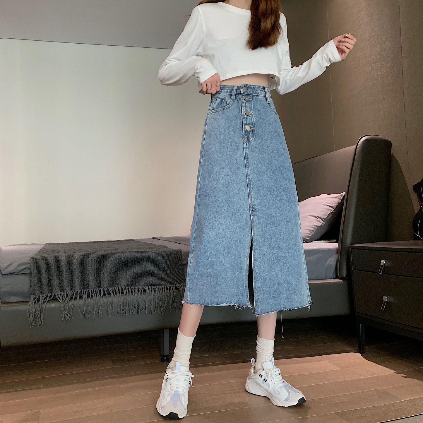 Split-denimnederdel til kvinder om sommeren