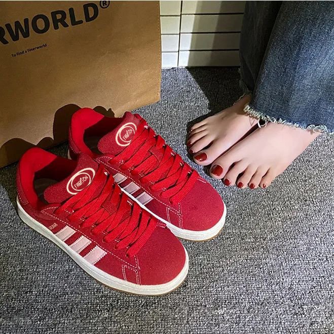 Sneakers med snøre i mesh og lav gummisål