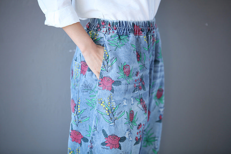Printed Washed And Frayed Cropped Jeans