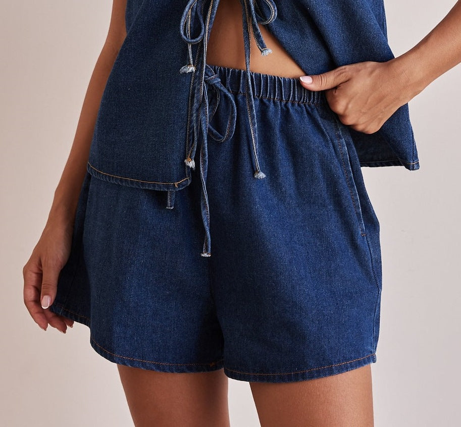 Fashionable Casual Sleeveless Top And Shorts Set With Tie Details