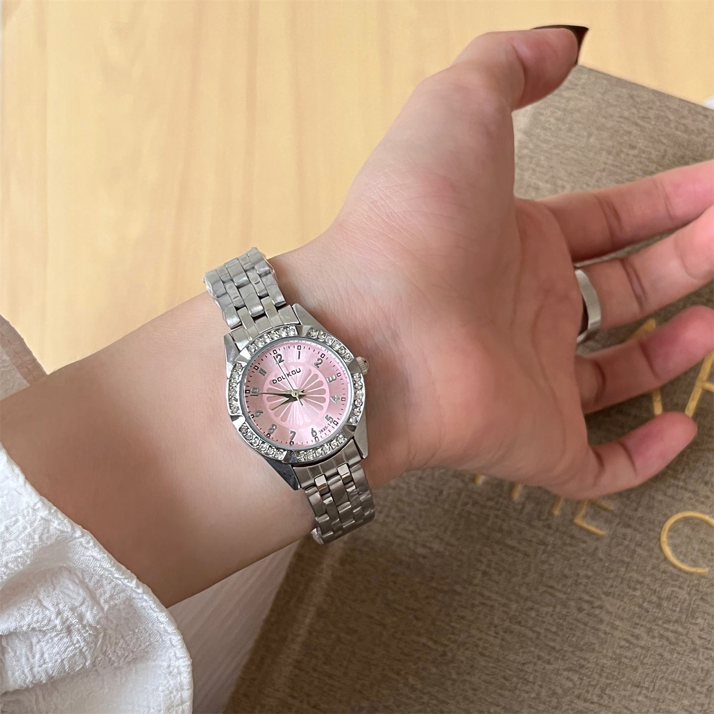 Daisy-shaped Round Dial With Diamond Embellishments For A Premium, High-end Look