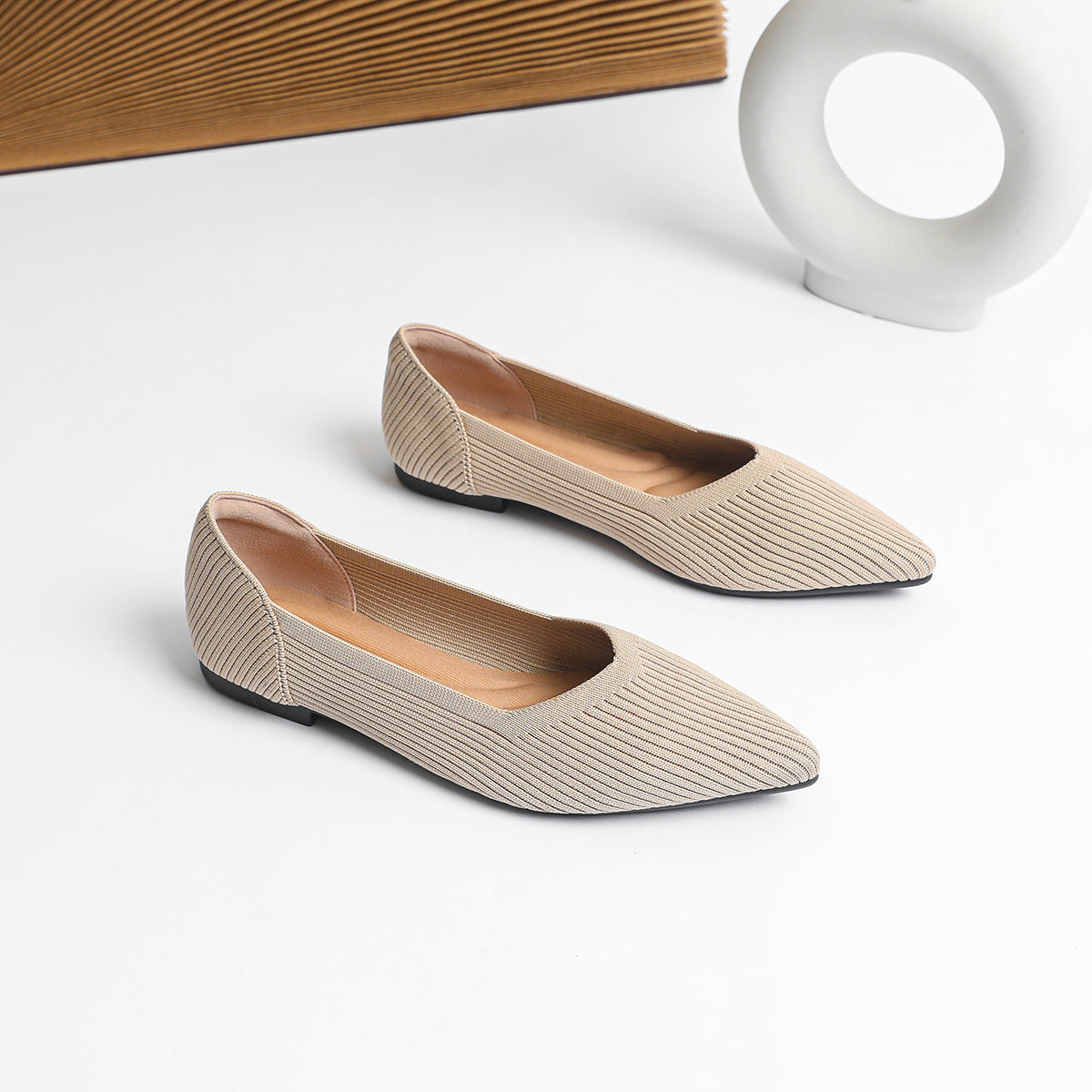 Knit Breathable Shallow Mouth Pointed Flat Bottom Pumps
