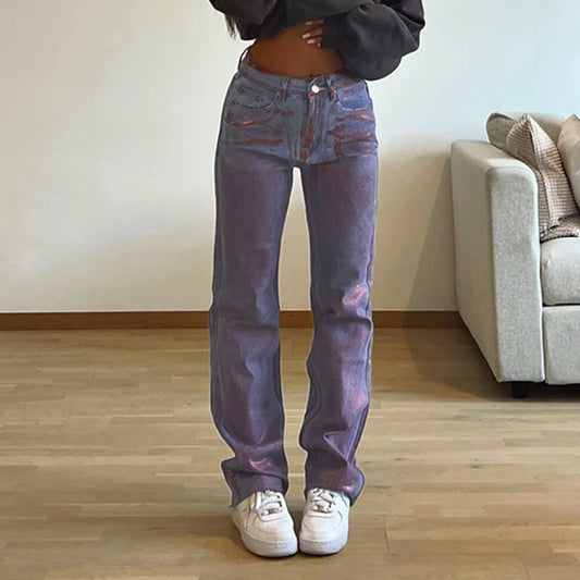 Slidte og beskidte, lige løse jeans med spraymalet print