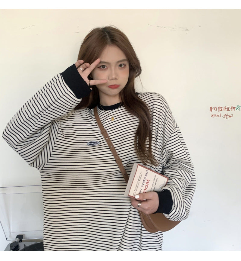 Tynd stribet langærmet sweater med løs rund hals