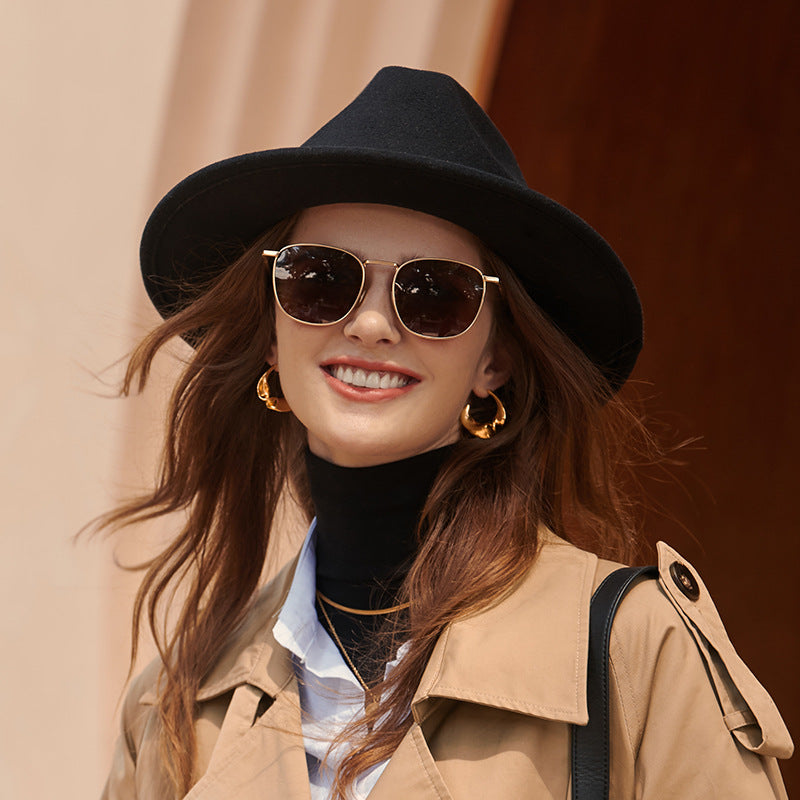 Women's Fashion Temperament Chain Decorated Bowler Hat