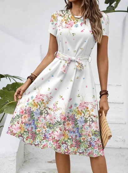 Womens Loose-fitting Dress With Short Sleeves A Crew Neck And A Belt