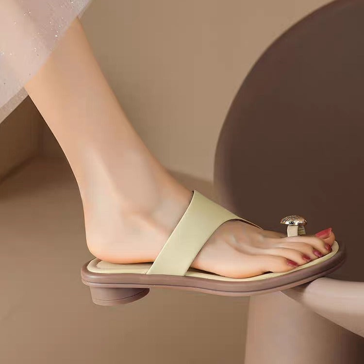 Round Buckle Toe Covering Casual Outdoor Slippers