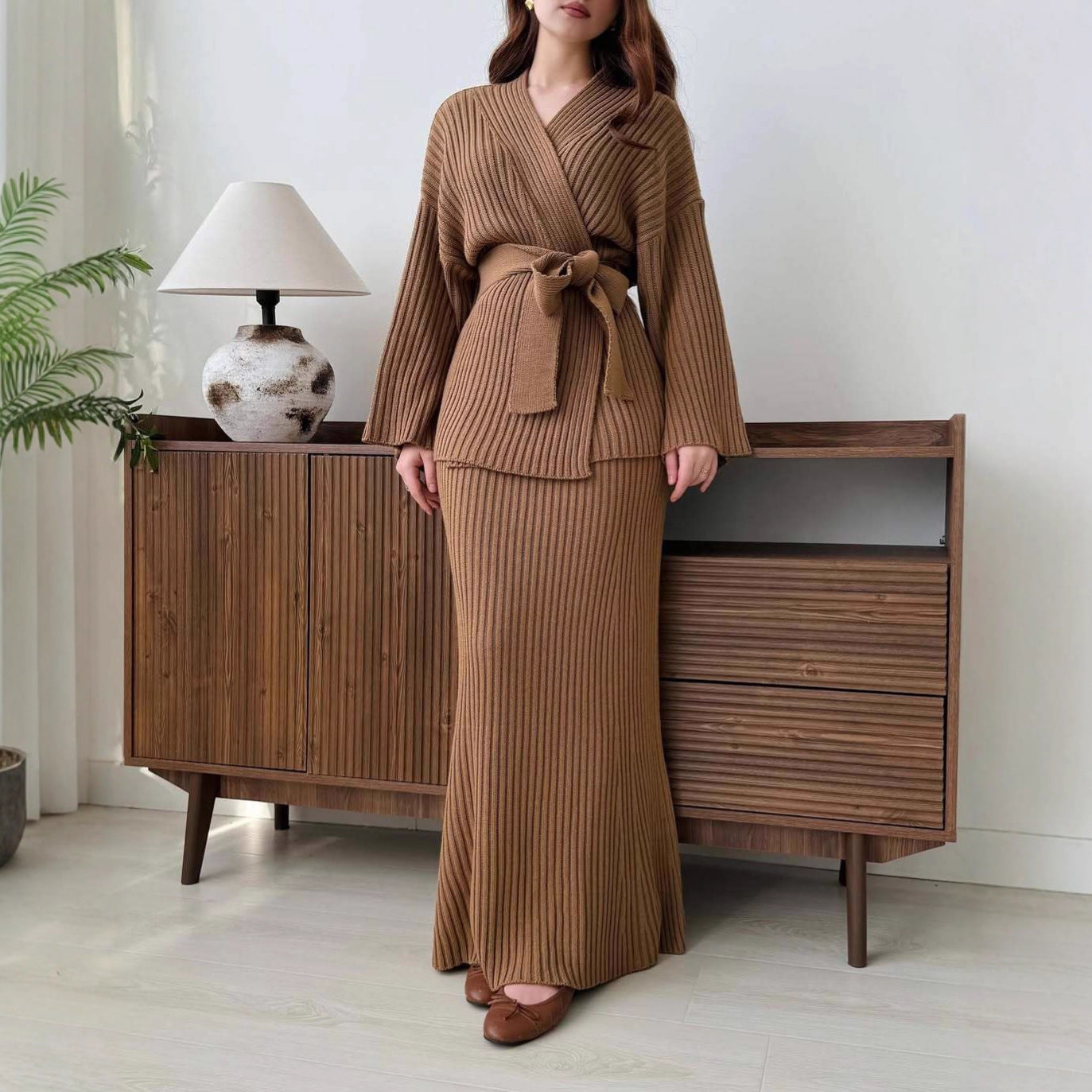 New V-neck Ribbed Sweater Knit Wrap Dress With A Straight Skirt And A Bow Tie