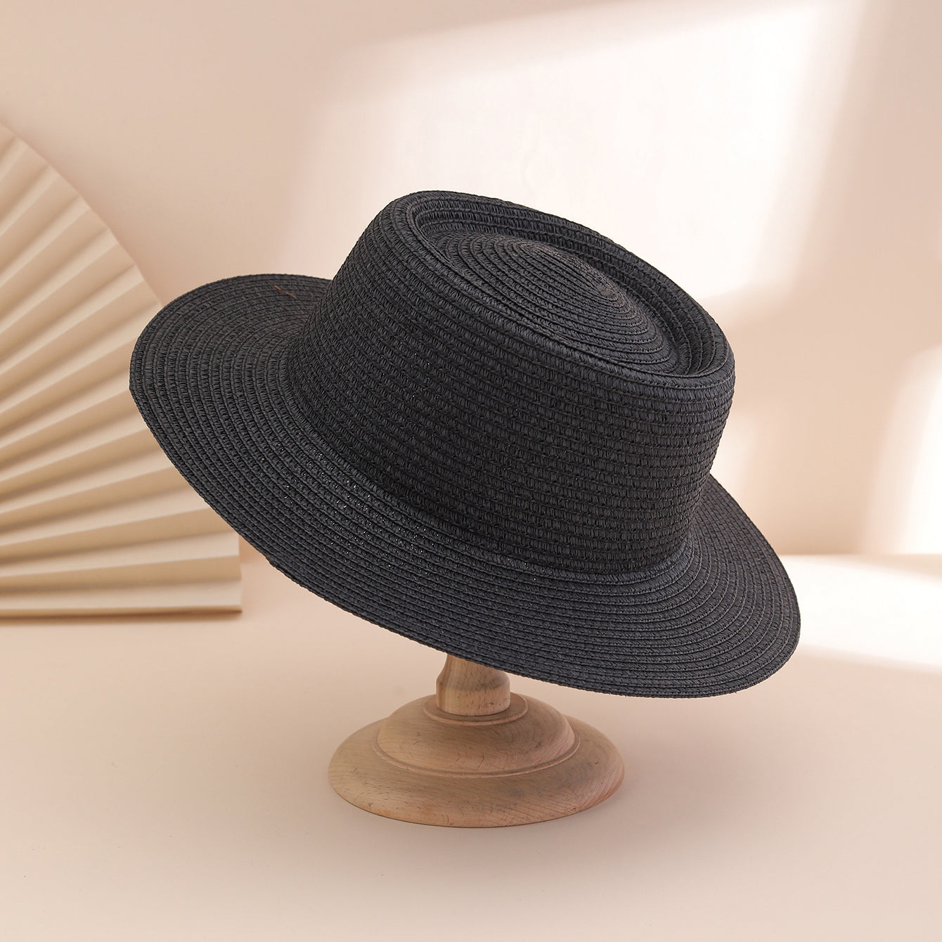 Stylish And Versatile Sun Hat For Ladies, Featuring A Solid Color Broad Brim And Foldable Concave Top. Perfect For Outdoor Travel, Beach Vacations.