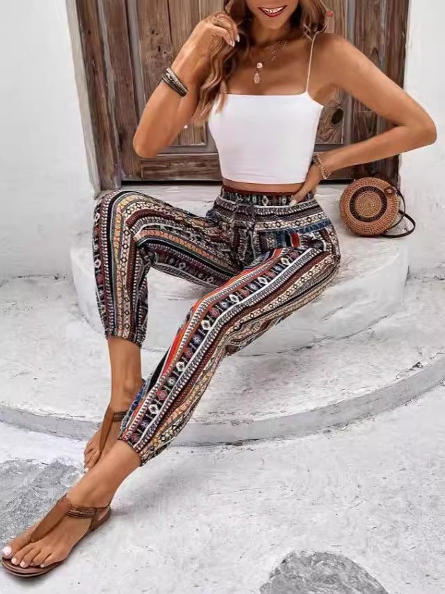 Løs, tilspidset jumpsuit med print, snøre, blomsterprint og lommer