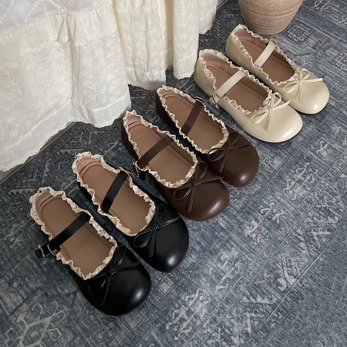 Round Toe Vintage Bow Leather Flat Shoes