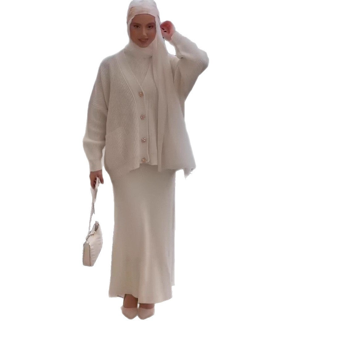 Ny Hyggelig Strikket Cardigan Til Hjemmebrug Parret Med En Figursyet Strikket Nederdel