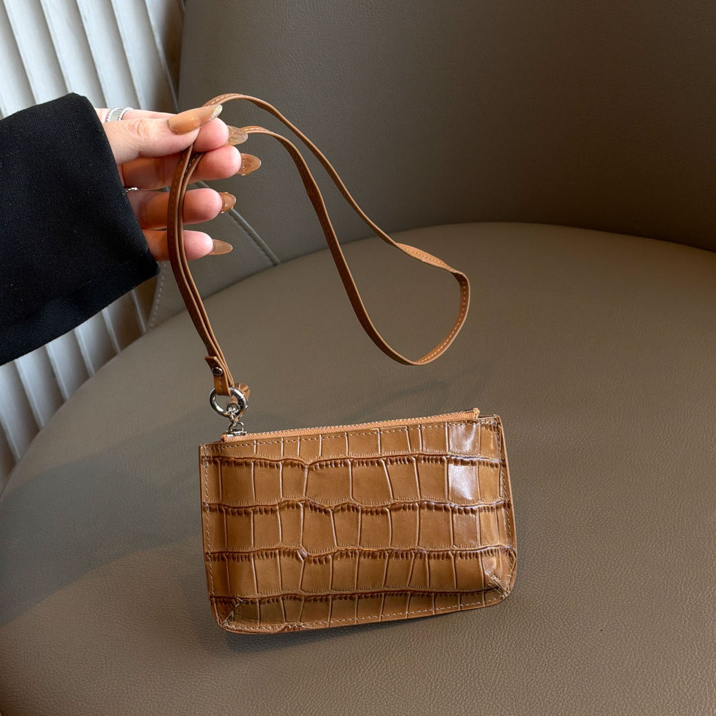 Multi-use Neck-hanging Cardholder And Coin Purse Made From Premium Oil-waxed Full-grain Cowhide