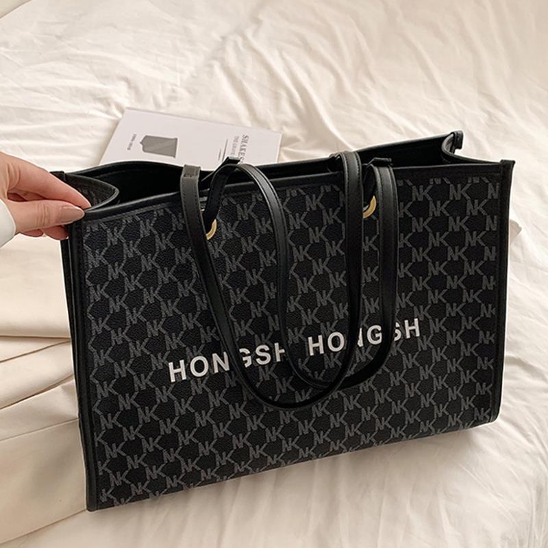 Advanced Texture Class Commuter Tote