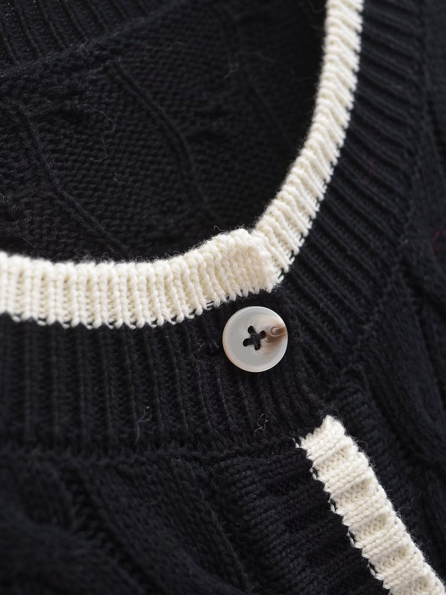 Women's Long-sleeved Button Twisted Knitted Cardigan