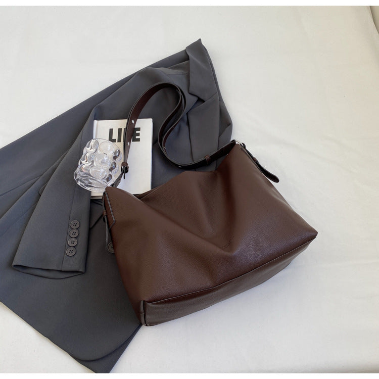 Crossbodytaske med brede stropper til kvinder – avanceret design med stor kapacitet
