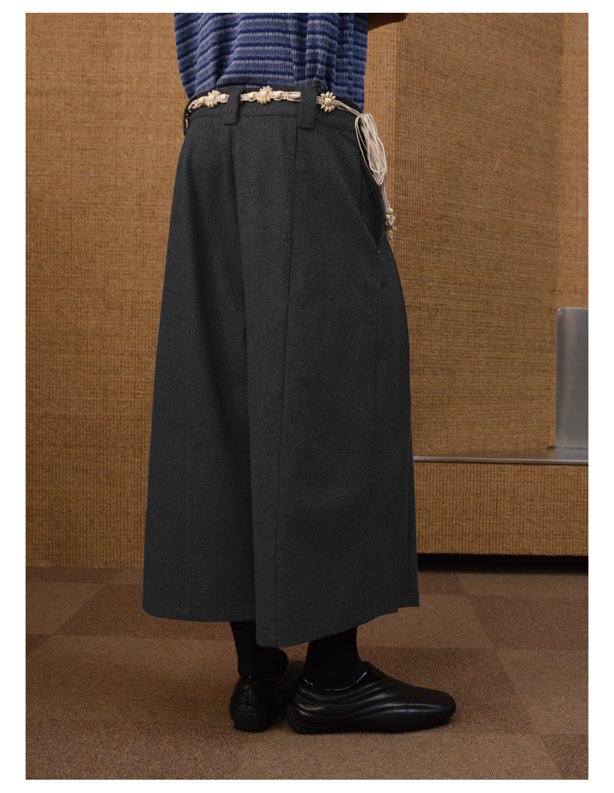 Flower Gray Cross Pleated Seven Quarter Pants