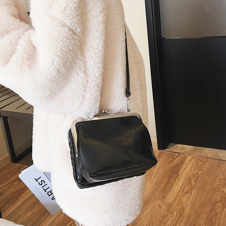 Women's Fashion Retro Simple Single Shoulder Crossbody Bag