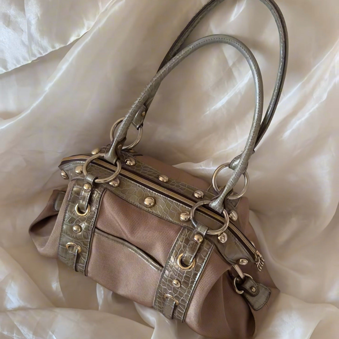 High-end Textured Underarm Bag With Studs