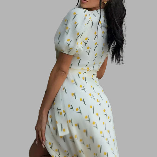 New V-neck Dress With A Floral Print And Puffed Sleeves