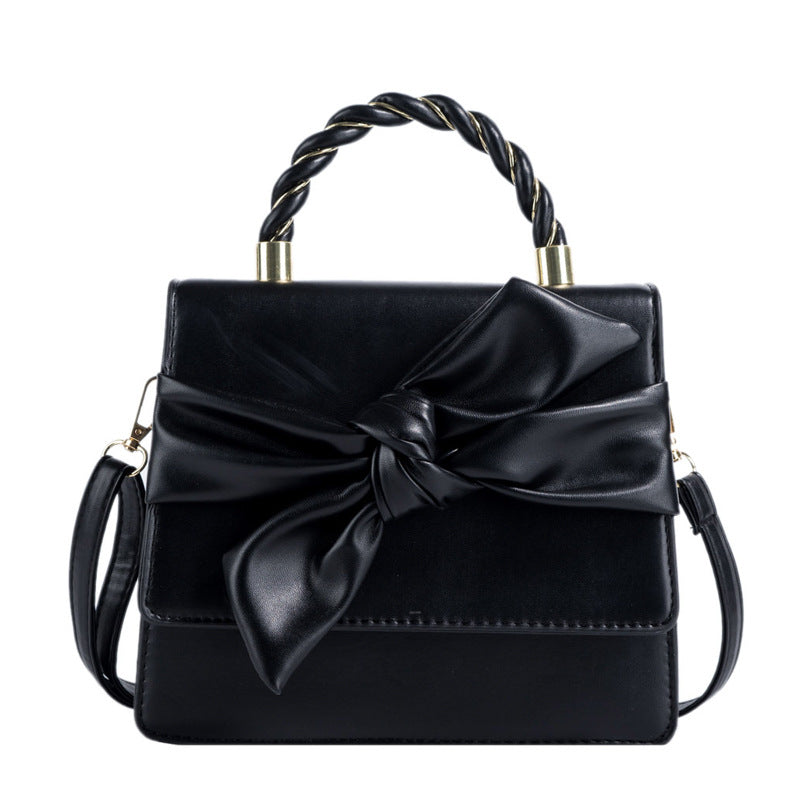 Fransk Skuldertaske / Crossbody Taske med Sommerfugleklips