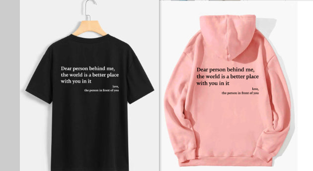 Dame-plyshættetrøje med bogstavprint, kængurulomme og snøre, unisex