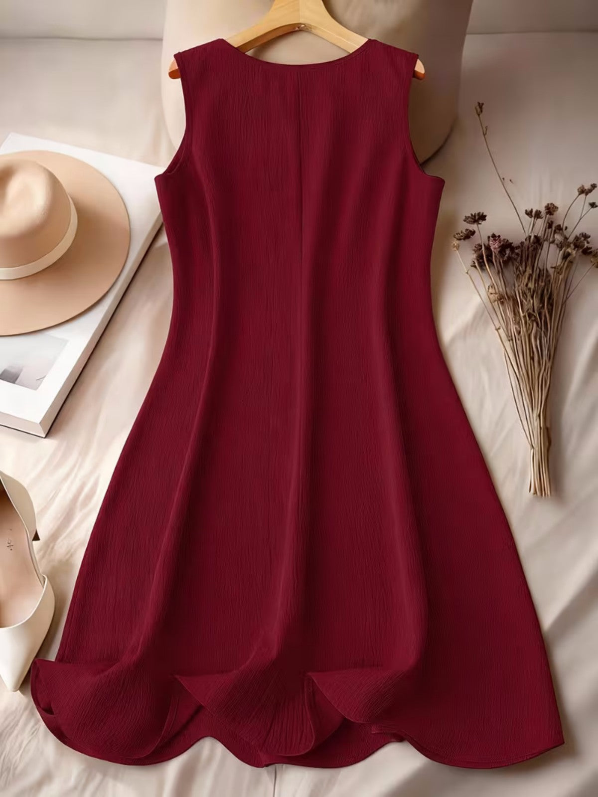 Fashion Embroidered Round Neck Sleeveless Beautiful Dress